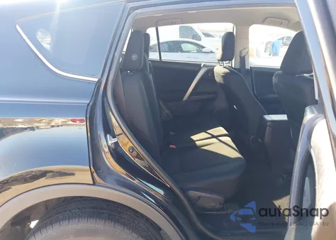 2018 Toyota Rav4 Le z USA, uszkodzony, nr VIN 2T3BFREV0JW760684